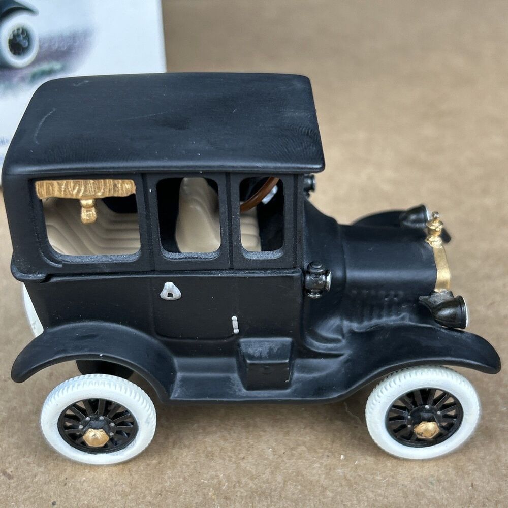 Dept 56 1919 Ford Model-T #58906 Christmas In The City 1998 - Picture 4 of 10